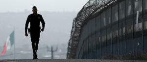 Für die geplante Grenzmauer zu Mexiko will Donald Trump im Haushaltsentwurf für 2020 zusätzliche 8,6 Milliarden Dollar .