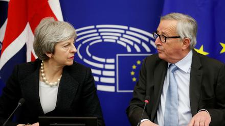 Hartes Ringen: Die britische Regierungschefin Theresa May und EU-Kommissionschef Jean-Claude Juncker