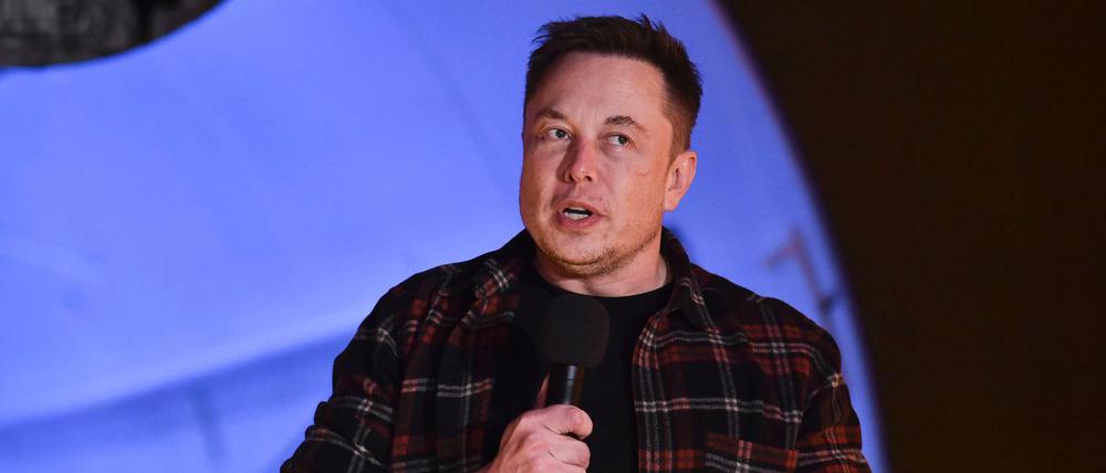Tesla-Chef Elon Musk hat im Streit mit der US-Börsenaufsicht SEC sein Verhalten bei Twitter verteidigt und zum Gegenangriff auf die Behörde ausgeholt.