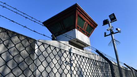 Der Mann war nach einem Ausgang am Mittwochabend nicht in die Sicherungsverwahrung des Gefängnisses Berlin-Tegel zurückgekehrt.