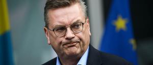 Lippen zusammen: Reinhard Grindel hatte keine Lust auf kritische Fragen.