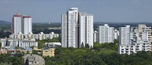 Hochhäuser in Gropiusstadt - Mieterinitiativen beklagen rücksichtslose Modernisierungen im Kiez.