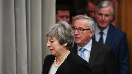 Theresa May und Jean-Claude Juncker nach ihrem Treffen am Montagabend 