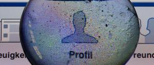 Online-Netzwerke wie Facebook verdienen viel Geld mit Werbung.