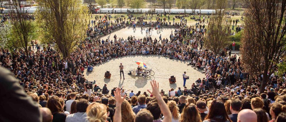 Bei gutem Wetter kommen tausende Berliner und Touristen in den Mauerpark.