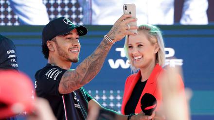Im Mittelpunkt. Lewis Hamilton geht als Favorit in die neue Formel-1-Saison.