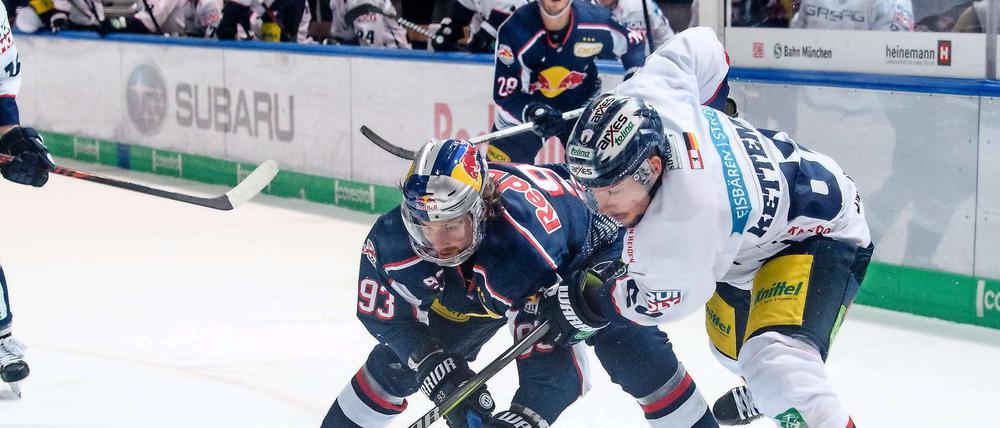 Florian Kettemer (rechts im Bild, hier im Duell mit Maximilian Kastner) geht selbstbewusst in die Serie gegen sein altes Team.