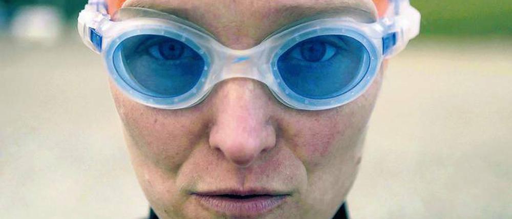 Herausgefordert.  Beth French hat ein waghalsiges Ziel. Sie möchte sieben Meerengen binnen eines Jahres bezwingen.