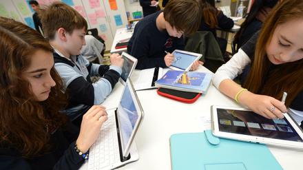 Auch Tablets können vom Geld aus dem Digitalpakt angeschafft werden.