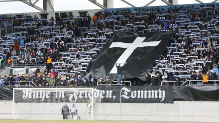 Umstrittene Gedenkaktion des Chemnitzer FC für einen rechtsextremen Fan.