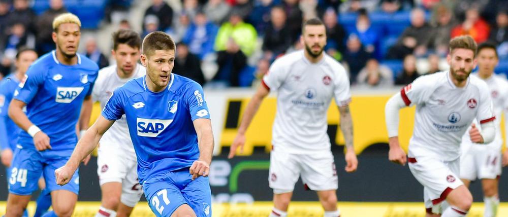Andrej Kramaric brachte Hoffenheim durch einen umstrittenen Elfmeter in Führung. 
