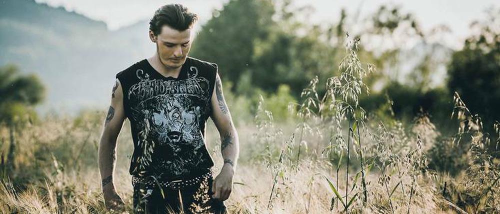 Fremd in der eigenen Haut. Metal-Fan Jacek (Mateusz Kosciukiewicz) überlebt einen Unfall dank Gesichtstransplantation.