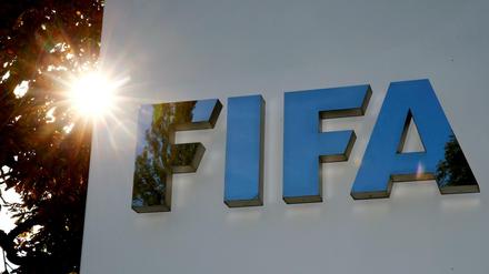 Das FIFA-Logo an der Hauptzentrale in Zürich. (Archivbild)