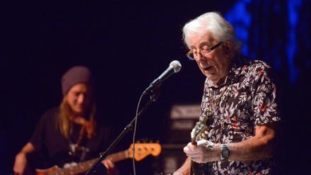 John Mayall bei einem Konzert in Linz 2017. Vom Auftritt in Berlin stehen uns leider keine Fotos zur Verfügung.