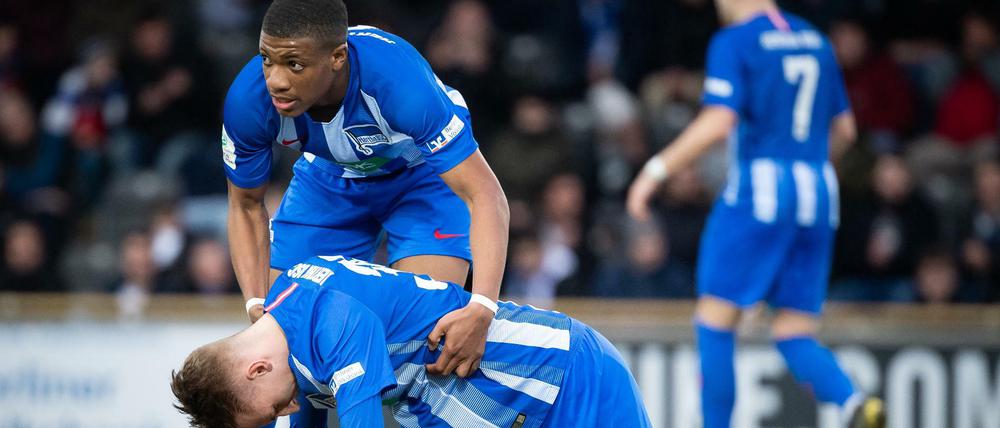 Am Boden. Die Europa-Reise von Herthas U19 endete in Barcelona. Jessic Ngankam (oben) und Florian Krebs (am Boden) verloren mit 0:2.