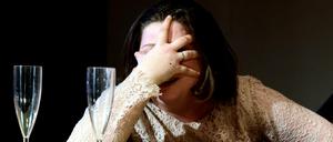Prost. Das neue Stück des Ringtheaters heißt „Sunshine Champagner“. Hier zu sehen: Schauspielerin Judith Gailer.