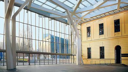 Fragile Konstruktion. Blick in den Glashof des Jüdischen Museums. Auch bei der Gestaltung der Ausstellungen ist hier ein besonderes Gespür für Balance nötig.