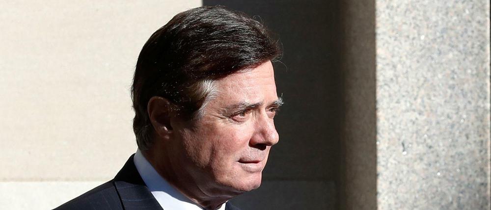 Paul Manafort, der frühere Wahlkampfmanager von US-Präsident Trump, verlässt das Federal District Court (Bundesgericht).