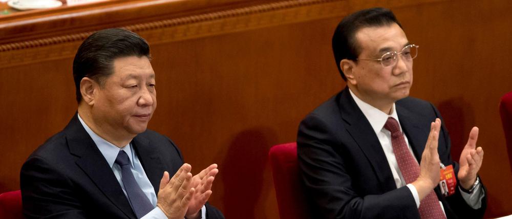 Xi Jinping (links), Präsident von China, und Li Keqiang, Ministerpräsident von China, nehmen an der Abschlusssitzung des Volkskongresses teil.