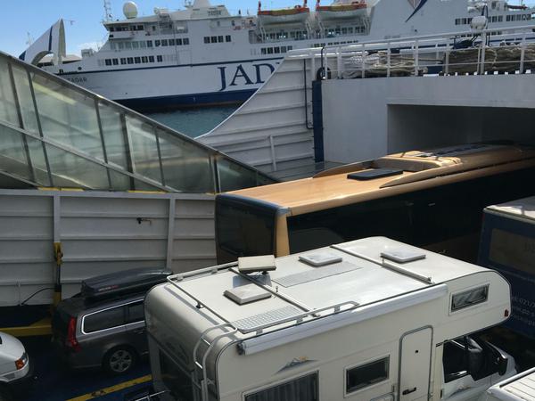 Auf der Fähre nach Hvar war genug Platz und am Ziel erwartete uns das Paradies.
