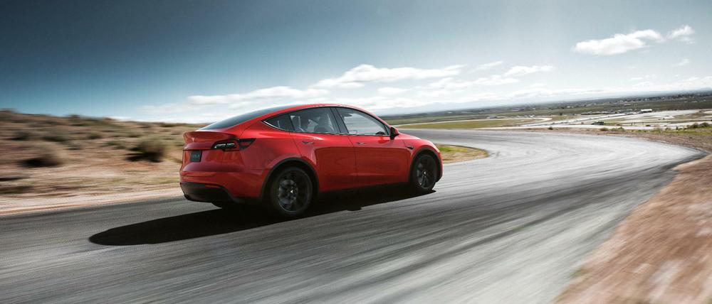 Das Model Y von Tesla auf einem Handout