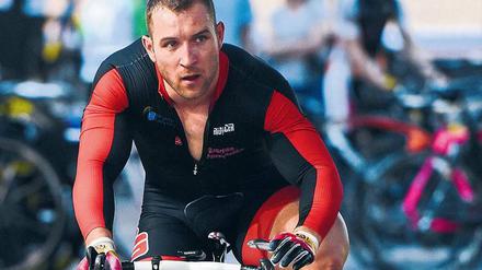 Robert Förstemann, 33, gewann 2012 im Teamsprint mit der deutschen Mannschaft bei den Olympischen Spielen Bronze. Nun ist der Bahnradfahrer aus Thüringen in den Paralympischen Sport gewechselt und startet als Guide des sehbehinderten Kai Kruse bei der Bahn-WM am Samstag in Apeldoorn im 1000-Meter-Zeitfahren.