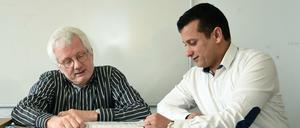 Deutschkurs mit Lehrer Martin Wolfram (links) und Flüchtling Nabil Salim.