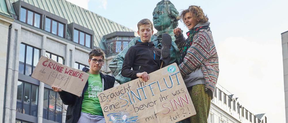 Klimaaktivisten am Gänsemarkt in Hamburg