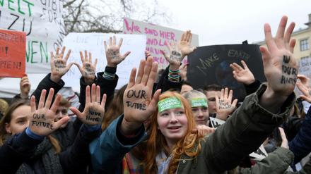 "Unsere Zukunft". Bis zu 25.000 Schüler forderten am 15. März in Berlin eine bessere Klimapolitik.