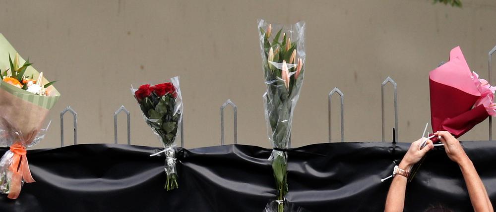 Blumen an einem der Tatorte in Christchurch.