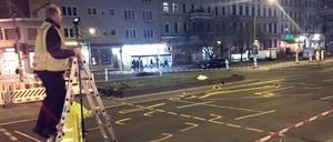Absicherung einer Unfallstelle in der Yorckstraße in Kreuzberg. 