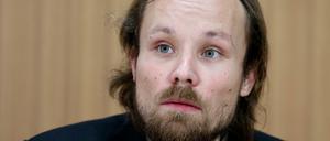 Der Journalist Billy Six. 