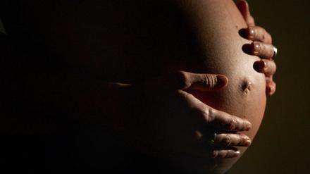 Trinkende Mütter schädigen in vielen Fällen ihre ungeborenen Kinder.