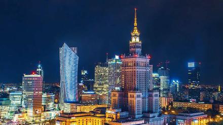 An der Skyline Warschaus ist der wirtschaftliche Aufschwung seit 1990 unübersehbar. Rund um den Kulturpalast im Stil des sowjetischen Klassizismus wachsen Hochhäuser in den Himmel.