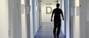 Das Landesamt für Flüchtlinge kommt mit der Arbeit nicht nach - es braucht mehr Personal.