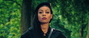 Kämpferisch. Die 30-jährige Jadu wuchs in der niedersächsischen Provinz auf und kam mit 19 Jahren nach Berlin. 