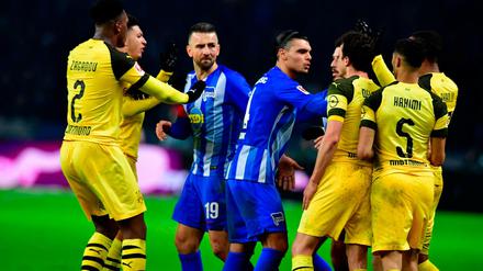 Gerangel zum Schluss: Hertha verlor am Ende das Spiel und auch Vedad Ibisevic.