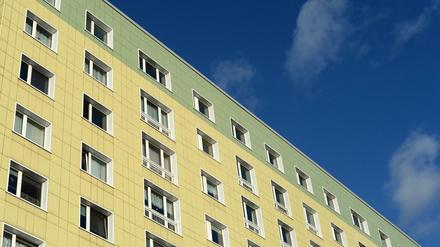 Die Plattenbauten in den Berliner Ost-Bezirken waren einst Staats- oder Genossenschaftseigentum.