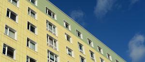 Die Plattenbauten in den Berliner Ost-Bezirken waren einst Staats- oder Genossenschaftseigentum.