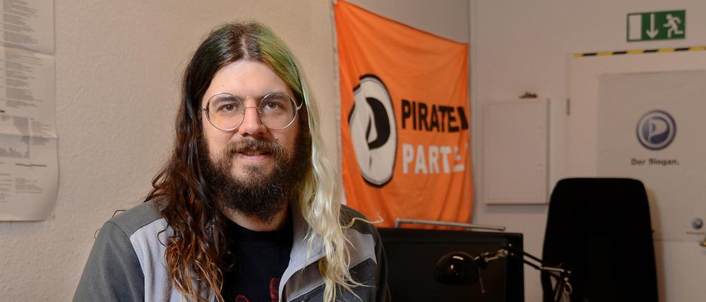 Simon Kowalewski ist der Landesvorsitzende der Berliner Piraten. Von 2011 bis 2016 saß er im Abgeordnetenhaus.