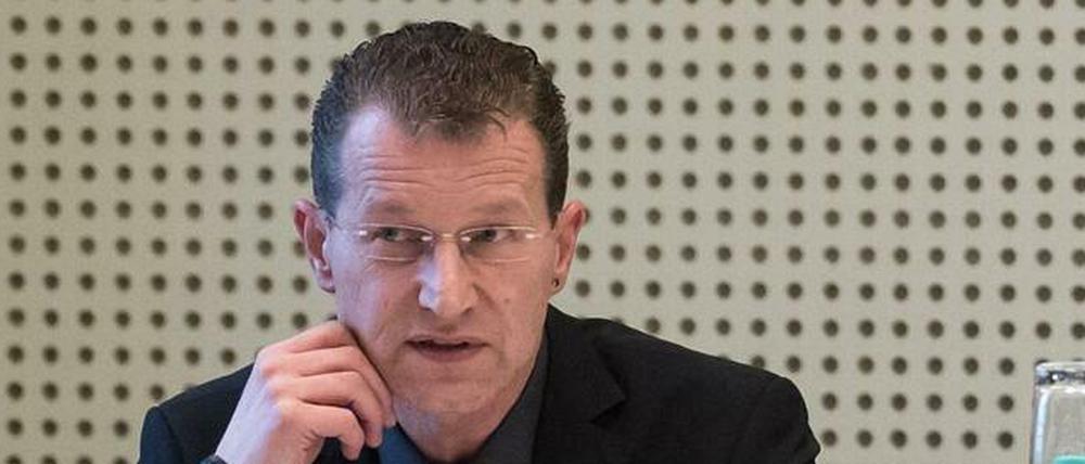 Christian Steiof (links), leitet das Berliner Landeskriminalamt. Er war mehrere Monate krankgeschrieben.