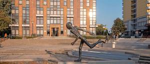 Die Sonne scheint, und im Rathaus Marzahn-Hellersdorf gibt's allen Grund zur Freude.