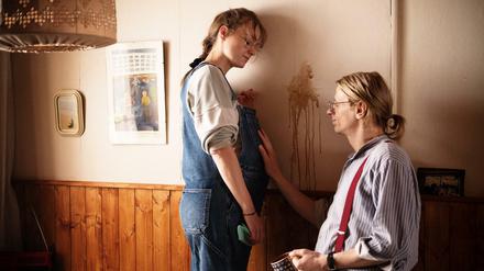 Alexander Scheer und Anna Unterberger in einer Szene des Films "Gundermann".