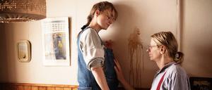 Alexander Scheer und Anna Unterberger in einer Szene des Films "Gundermann".