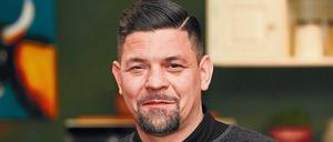 „Schmeckt nicht, gibt’s nicht“. Tim Mälzer hat sein Motto über die Jahre hochgehalten, ob als Koch oder Produzent.