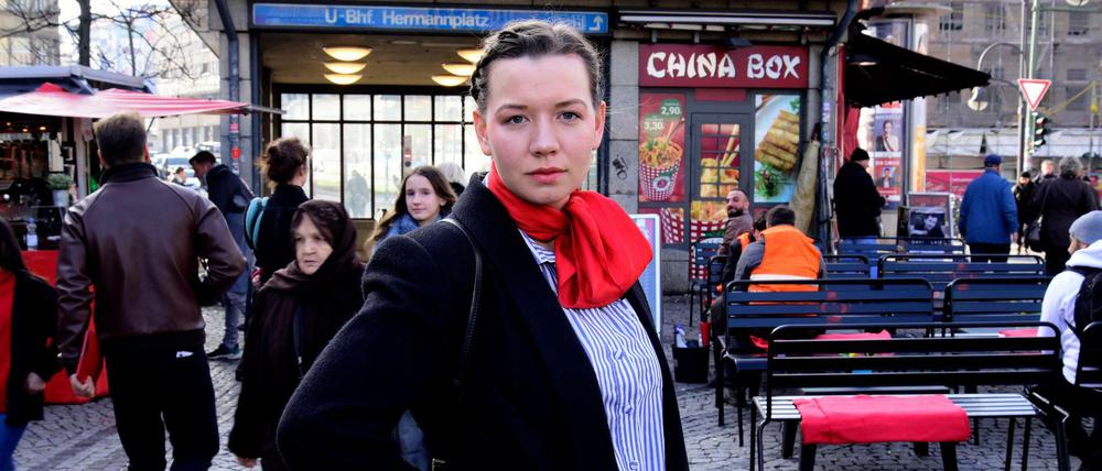 Charlotte Mende kam 2014 nach Berlin - eigentlich nur um Modedesign an der Kunsthochschule Weißensee zu studieren.
