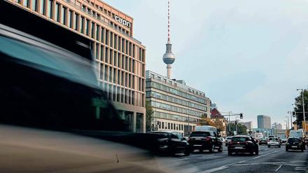 Die Leipziger Straße zählt zu den Strecken mit der dreckigsten Luft in Berlin. Hier gilt Tempo 30 und bald ein Dieselfahrverbot. 