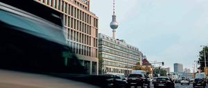 Die Leipziger Straße zählt zu den Strecken mit der dreckigsten Luft in Berlin. Hier gilt Tempo 30 und bald ein Dieselfahrverbot. 