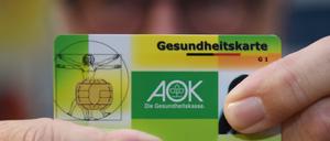 Nicht bundesweit. Wer sich bei der AOK versichert, kann das bisher nur in seiner jeweiligen Region tun - zum dort geltenden Beitragssatz.