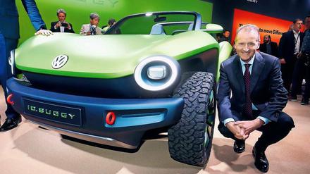 Ambitioniert. VW-Chef Herbert Diess will die Elektro-Mobiliät schneller vorantreiben. Die Wettbewerber sehen das kritisch. Bisher galt im Verband die Devise: Technologieoffenheit.